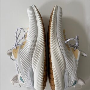 Adidas Mens Alphabounce White and Gold Sneakers